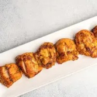 Chicken Botti Tikka (8 Pcs) With Humus + Roti